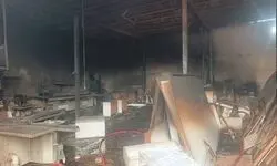 آتش‌سوزی در کارگاه تولید مصنوعات چوبی در شهرک ولیعصر تهران + عکس 
