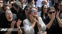 روضه خوانی سید مجید بنی‌فاطمه در منزل زنده‌یاد اکبر عبدی/فیلم