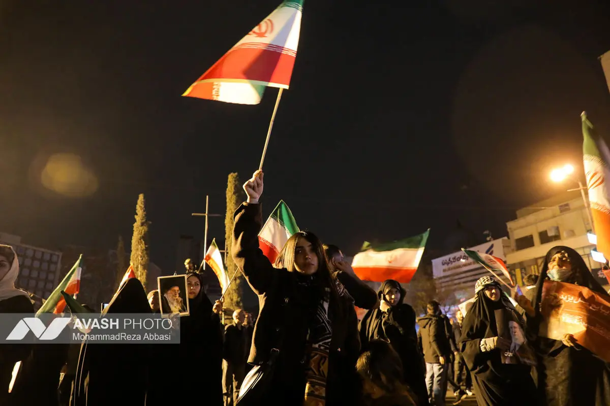 هفتمین شب تجمع مردم تهران در سوگ رهبر شهید