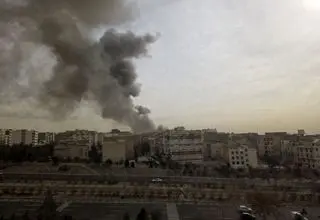 تصاویر هولناک از آتش سوزی بازارچه محلی جنت‌آباد تهران+فیلم