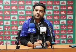 حضور سعید اخباری برابر استقلال با وجود عمل جراحی