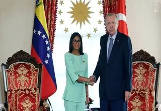 دیدار اردوغان و رئیس‌جمهور موقت ونزوئلا