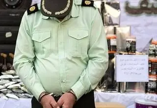 اخاذی از ۷ زن در تهران با لباس و بی‌سیم پلیس +عکس بدون پوشش