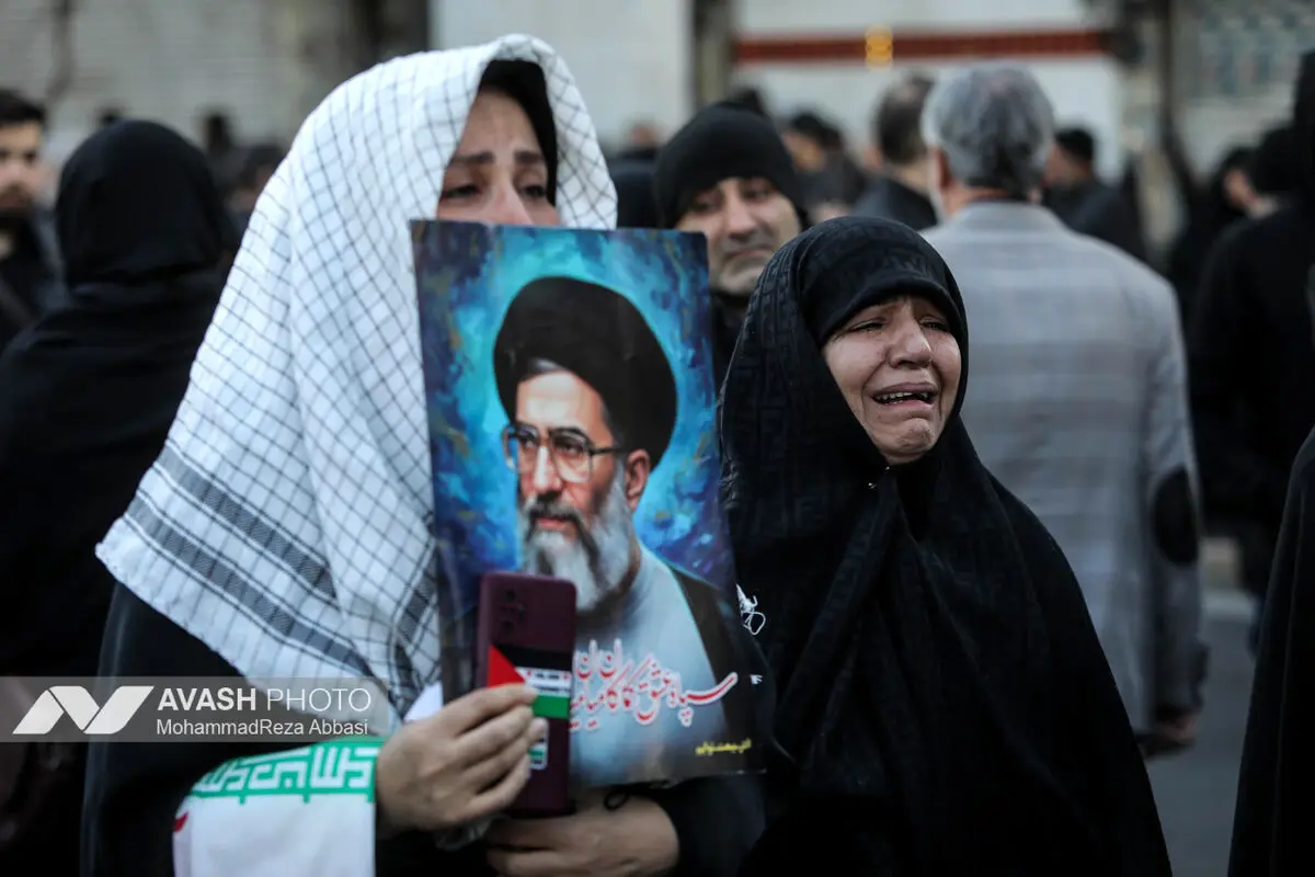 تجمع سوگواران رهبر شهید انقلاب در میدان انقلاب تهران