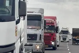 بارفقر بر شانه کامیونداران