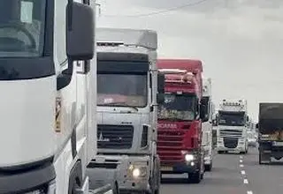 بارفقر بر شانه کامیون‌داران 