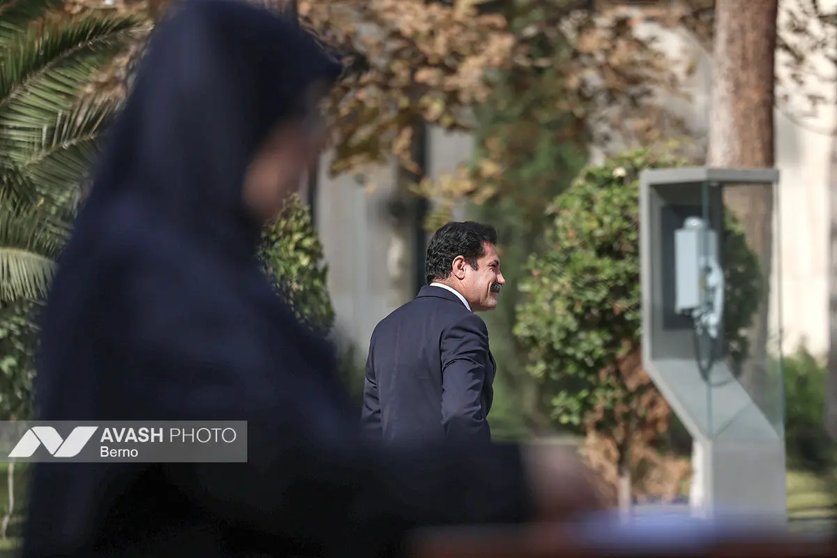 اعضای هیأت دولت در جمع خبرنگاران