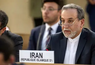 پایان سه ساعت و نیم نشست ایران و اروپا/ راه دیپلماسی باز ماند
