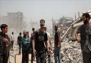 زنده ماندن زیر آتش برای یک لقمه نان؛ آنروا از جنایت توزیع کمک در غزه می‌گوید
