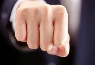  ضرب و شتم یک معلم توسط پدر دانش‌آموز