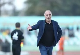 حسینی‌نسب: بازیکنان ما تاکتیک‌پذیر نیستند