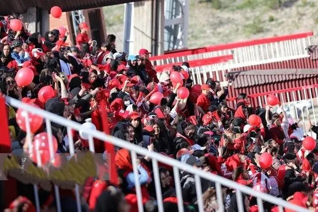 دیدار تراکتور - پیکان صرفاً با حضور زنان برگزار می‌شود