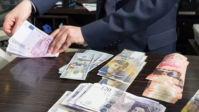 معامله ۱,۶ میلیارد دلاری انواع ارز توسط تجار