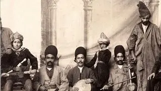 تصاویری کمیاب از مطرب‌های زن و مرد در دوران قاجار پای بساط