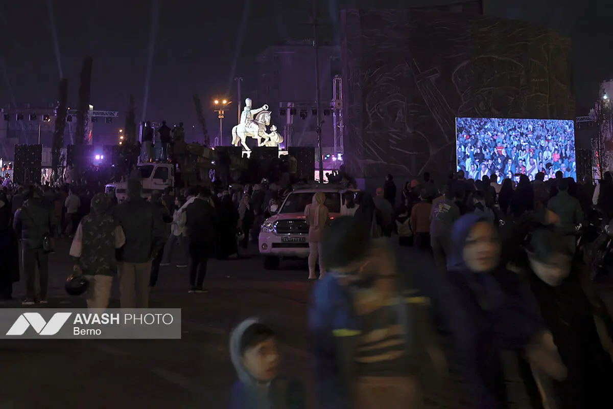 رونمایی از مجسمه «زانو زنندگان برابر ایران»