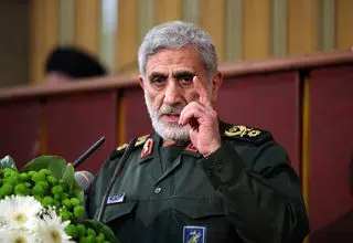 حضور سردار قاآنی و همسرش در مراسم تشییع شهیدان باقری و حاجی‌زاده