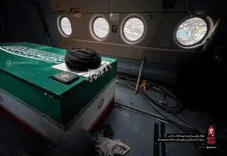 طواف هوایی پیکر رهبر شهید انقلاب برگرد گنبد حرم حضرت معصومه (س)