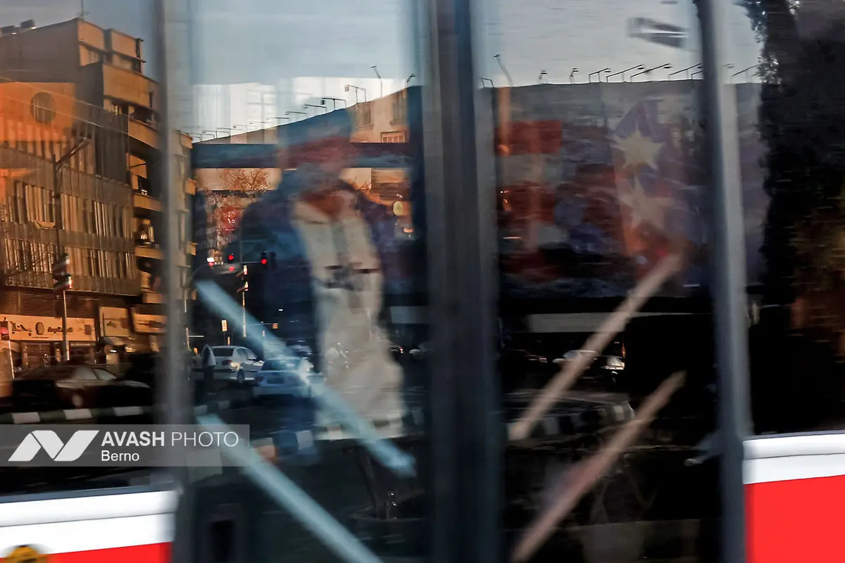 رونمایی از طرح جدید دیوارنگاره میدان انقلاب اسلامی