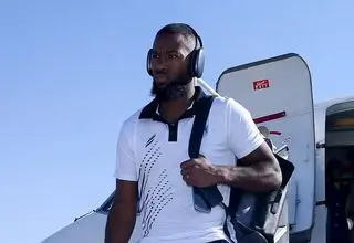 نازون: کنار تاکسی من و منیر حدادی منفجر شد!