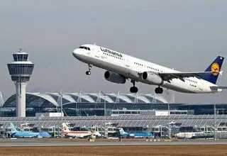 انجام فرآیندهای پذیرش و اعزام مسافران در هر دو ترمینال مسافری فرودگاه امام 