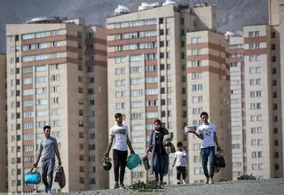 سقوط مستاجران از پله‌های طبقه متوسط/ پیامدهای اجتماعی کوچ اجباری و بازگشت به خانه پدری