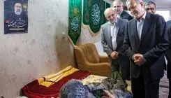 حضور پزشکیان در منزل مادر شهید رئیسی 