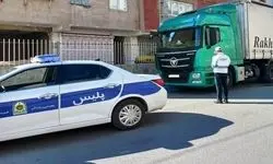 کامیون ۱۰ چرخ با راننده ۱۷ ساله متوقف شد