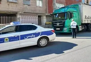 کامیون ۱۰ چرخ با راننده ۱۷ ساله متوقف شد