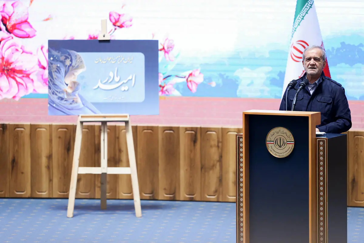 برای داشتن زندگی آسان و اثرگذار باید تشریفات و تجملات را کنار گذاشت و با سختی‌ها کنار آمد