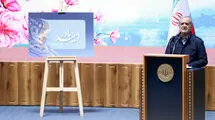 برای داشتن زندگی آسان و اثرگذار باید تشریفات و تجملات را کنار گذاشت و با سختی‌ها کنار آمد