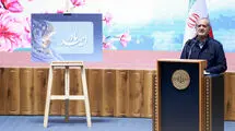 برای داشتن زندگی آسان و اثرگذار باید تشریفات و تجملات را کنار گذاشت و با سختی‌ها کنار آمد