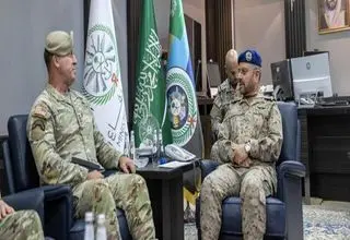 همزمان با حضور لاریجانی در عربستان؛ وزیر دفاع عربستان با فرمانده سنتکام دیدار کرد