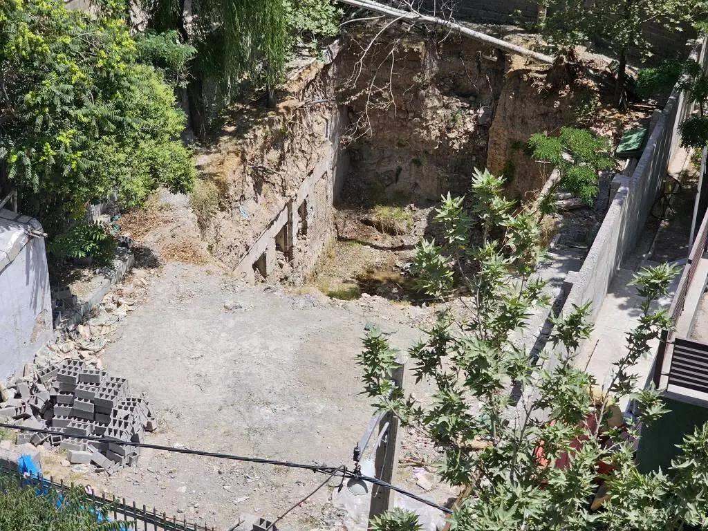 کشف اشیای باستانی در یکی از بوستانهای تهران