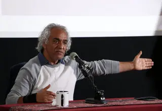 اصغر همت شمع شب‌چراغ «قهوه قجری» را روشن کرد