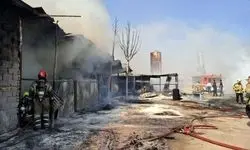آتش سوزی در گاراژ چوب‌بری آزادگان مهار شد