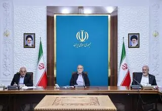 شهرک‌های صنعتی و مراکز تولیدی باید از پنل‌های خورشیدی استفاده کنند