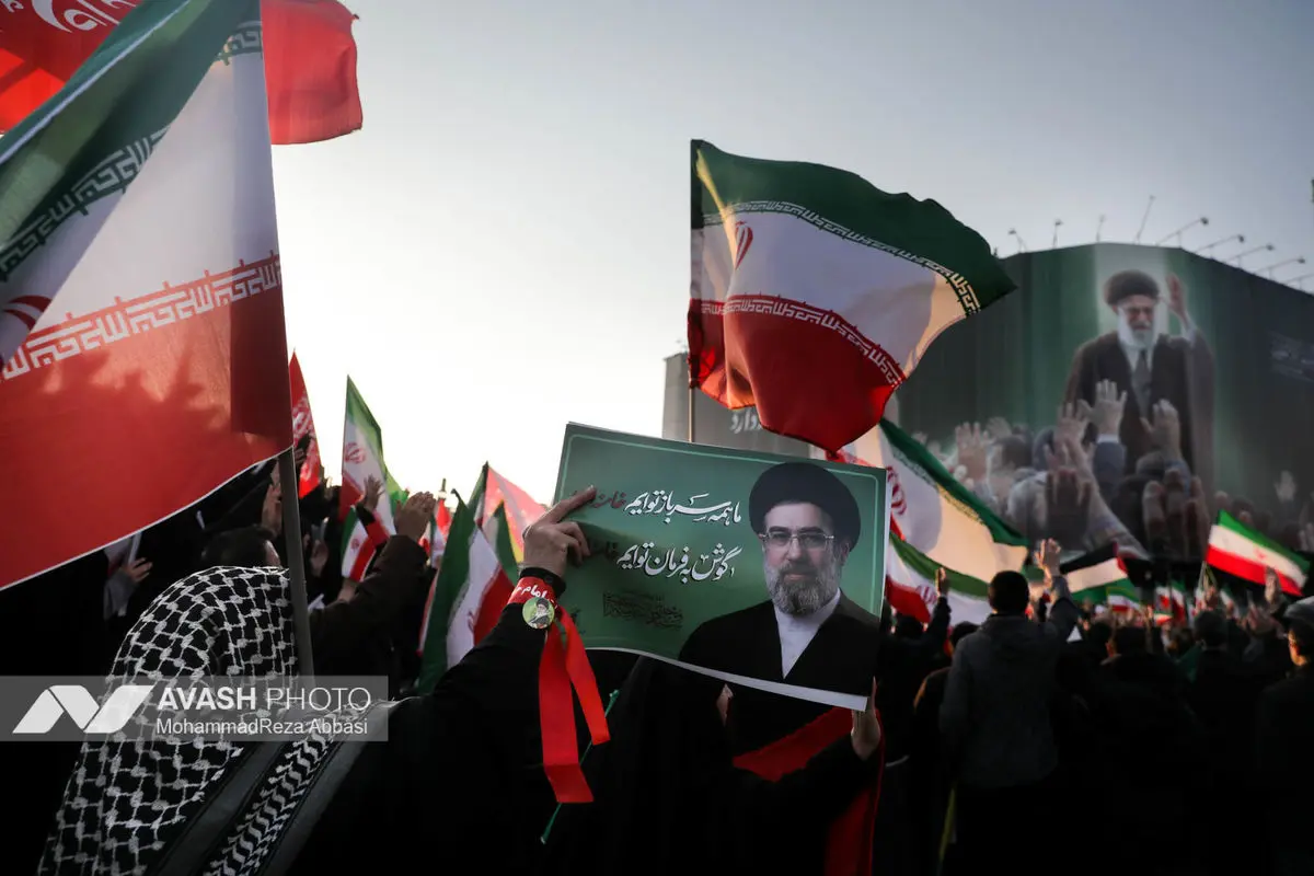 تشییع پیکر ۳۵ شهید جنگ رمضان در تهران