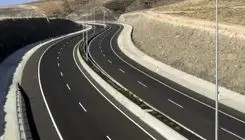 انسداد آزادراه خرم‌آباد ـ بروجرد پس از حمله هوایی