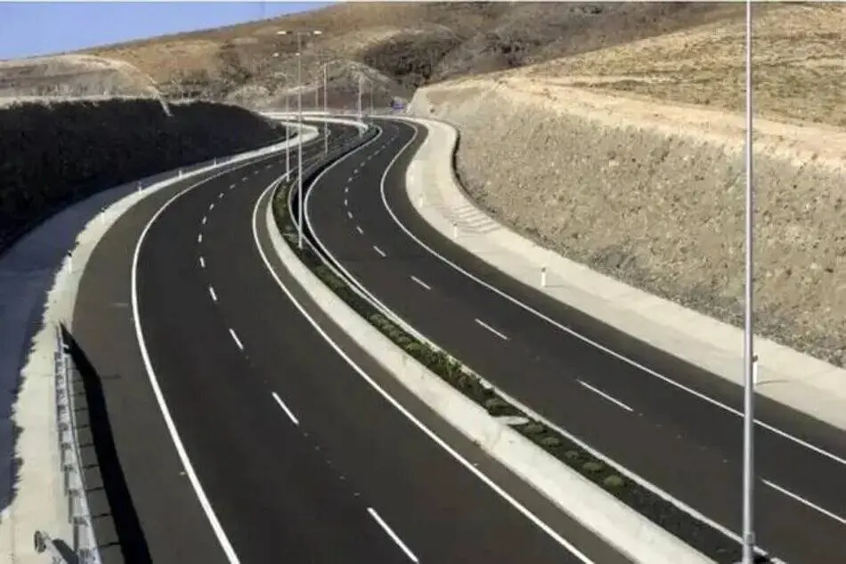 انسداد آزادراه خرم‌آباد ـ بروجرد پس از حمله هوایی