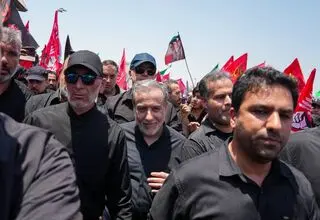 حضور عراقچی در مراسم تشییع آقای شهید ایران