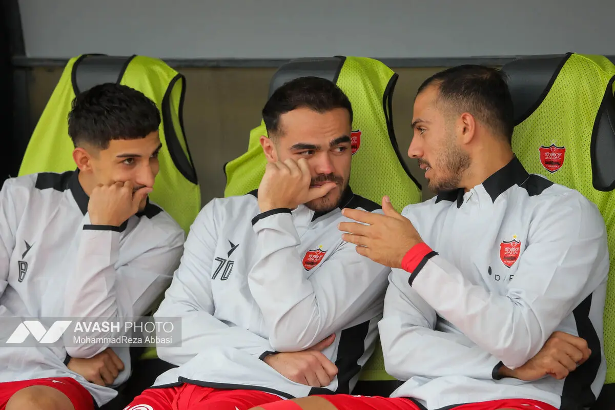 دیدار تیم های فوتبال پرسپولیس تهران و صنعت نفت آبادان