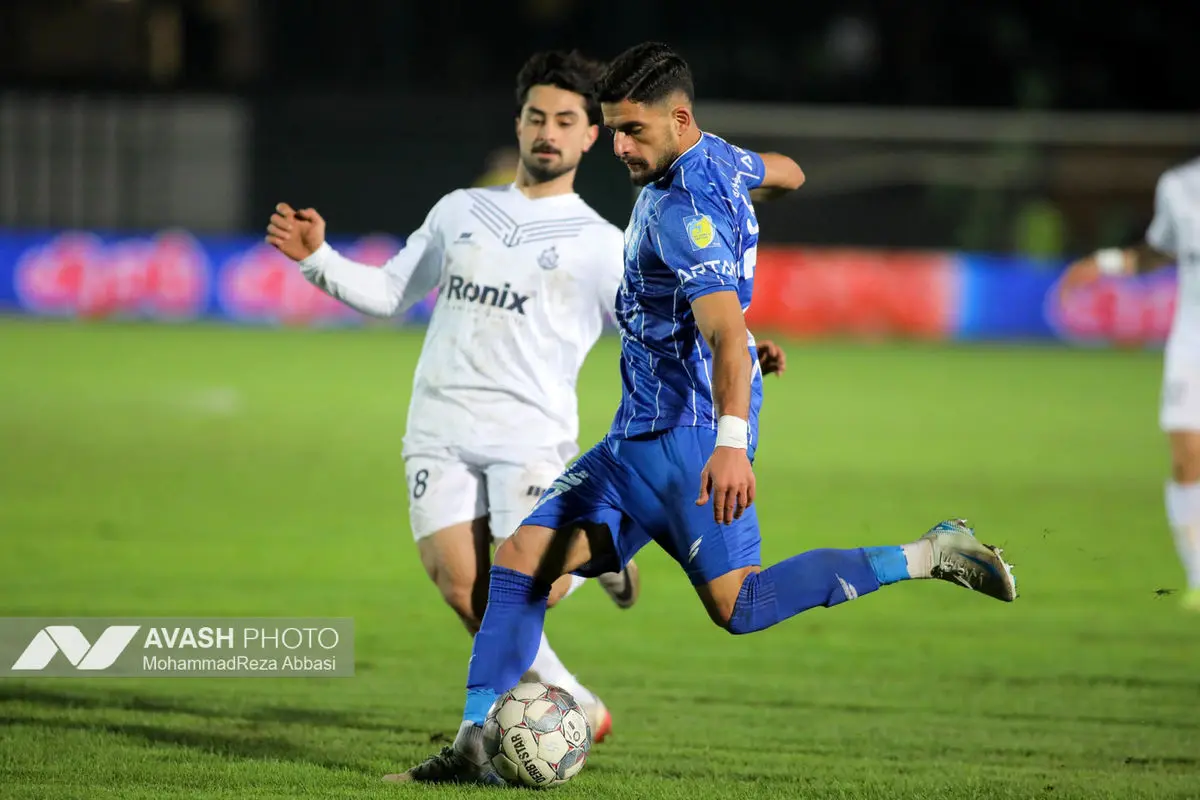 دیدار تیم های فوتبال استقلال تهران و ملوان بندر انزلی