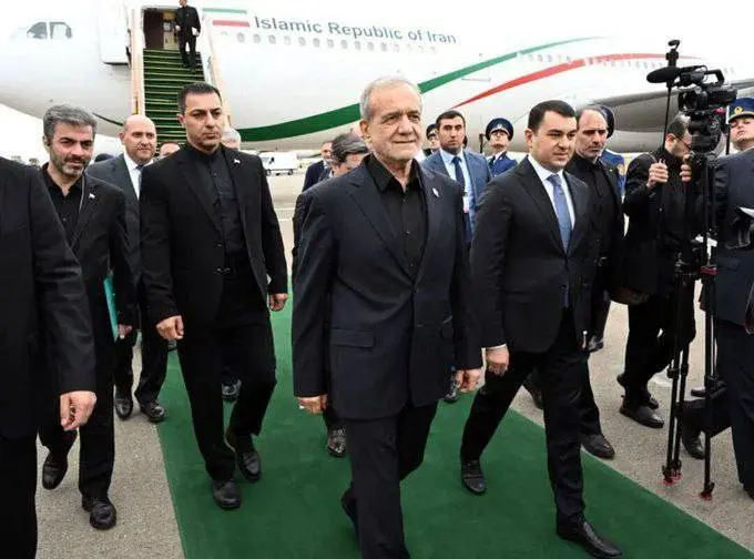 دکتر پزشکیان وارد شهر خانکندی جمهوری آذربایجان شد
