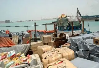 کشف سه هزار چاقوی ضامن‌دار آمریکایی از یک شناور در ساحل بوشهر