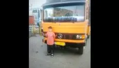 رانندگی کودک ۹ ساله با کامیون در آزادراه قم–کاشان خبرساز شد + عکس 