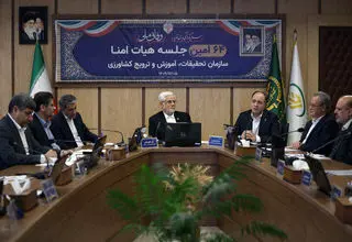 عارف: محصولات کشاورزی با هدف صادرات به منطقه‌ تولید شود