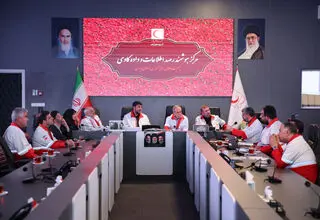 اگر مردم در صحنه حضور داشته باشند هیچ قدرتی قادر نخواهد بود به نظام و کشور آسیبی وارد کند