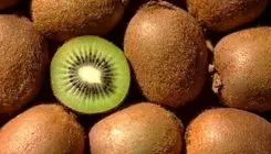 این میوه پاییزه برای درمان یبوست معجزه می کند