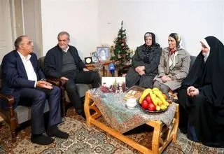 پزشکیان به منزل خانواده شهدای مسیحی رفت