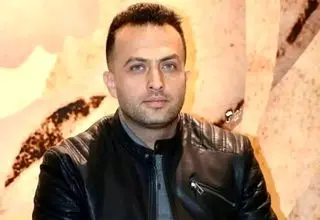 تاج گل‌های مزار همایون ارشادی را مصطفی زمانی پرپر کرد+ویدیو